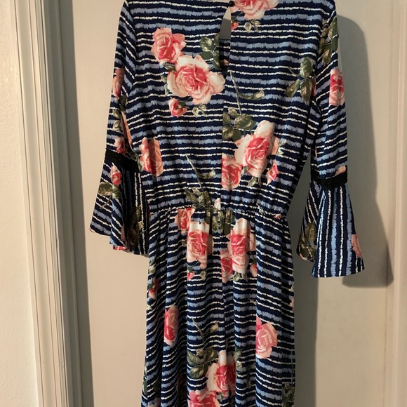 Beautiful Ladies Dress!👗 - Picture 2 of 6